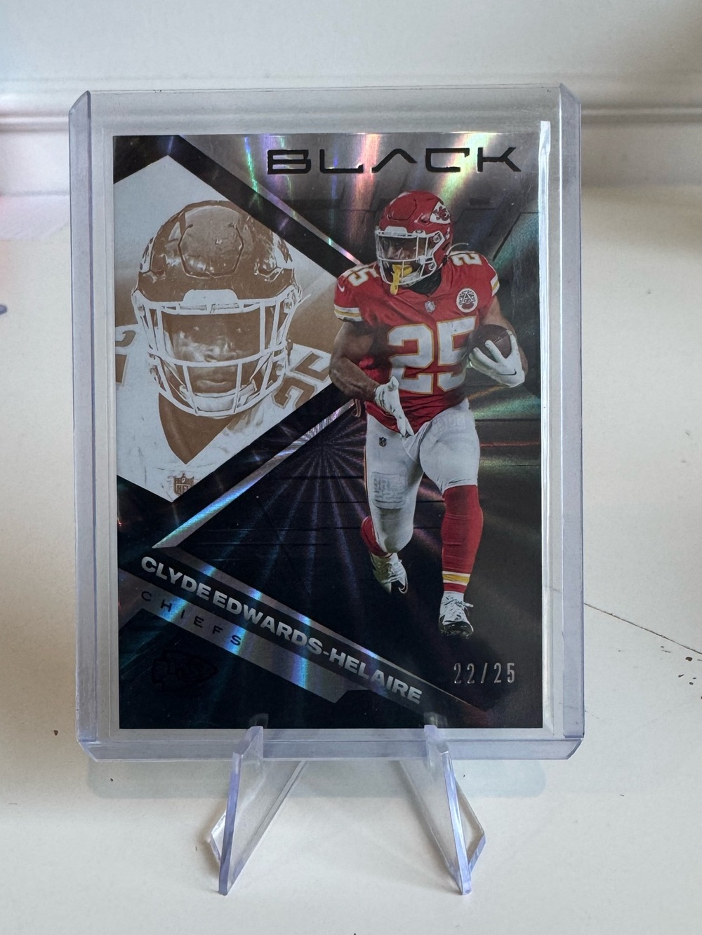2022 Clyde Edwards-Helaire /25 Panini Black Football Card
